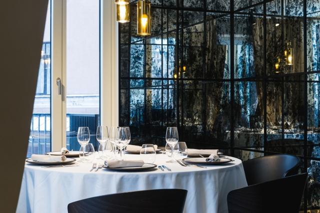 商業(yè)空間:里加老縣城現(xiàn)代風(fēng)格餐廳設(shè)計