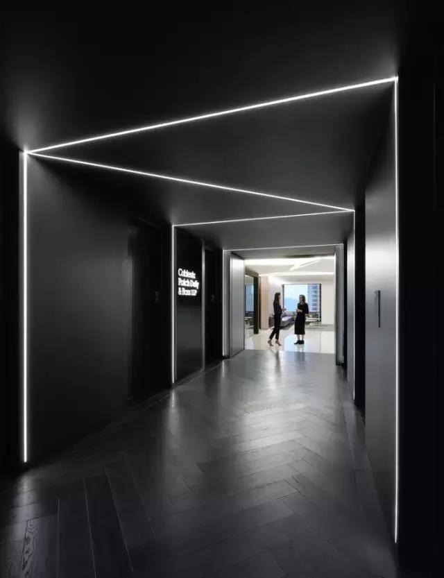 只有黑、白、灰三種顏色的辦公室？——極簡主義的設計哲學