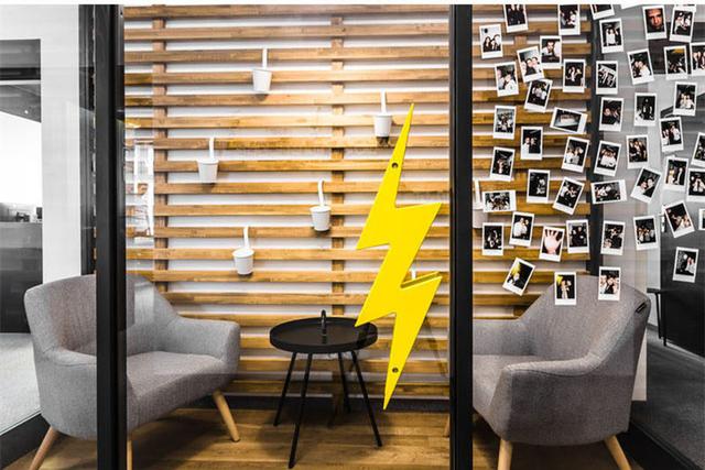 高端辦公室裝修設計經(jīng)典案例:波蘭Droids科技公司辦公室設計