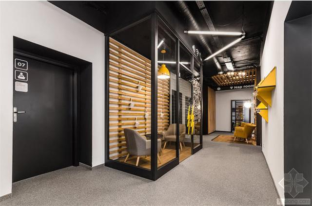 高端辦公室裝修設計經(jīng)典案例:波蘭Droids科技公司辦公室設計