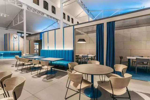 就喜歡這種天馬行空的藍(lán)，馬德里Movistar Riders辦公室設(shè)計